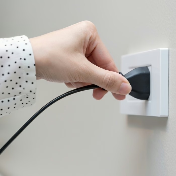 Coolzy climatiseur portable Plug and Play branché sur prise électrique Coolzy climatiseur portable Plug and Play branché sur prise électrique